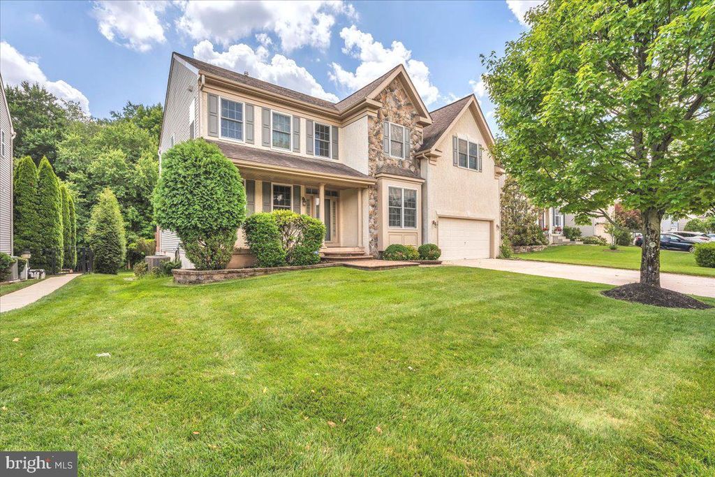 68 HILLSIDE LN, Mount Laurel, NJ 08054