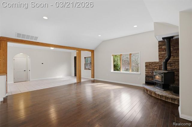 12913 9 Mile Road, South Lyon, MI 48178