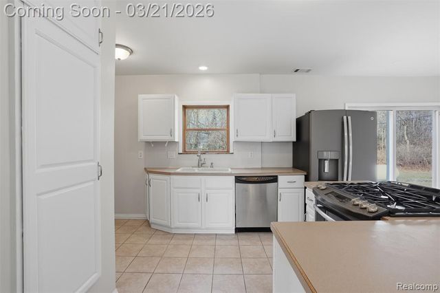 12913 9 Mile Road, South Lyon, MI 48178