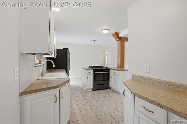 12913 9 Mile Road, South Lyon, MI 48178