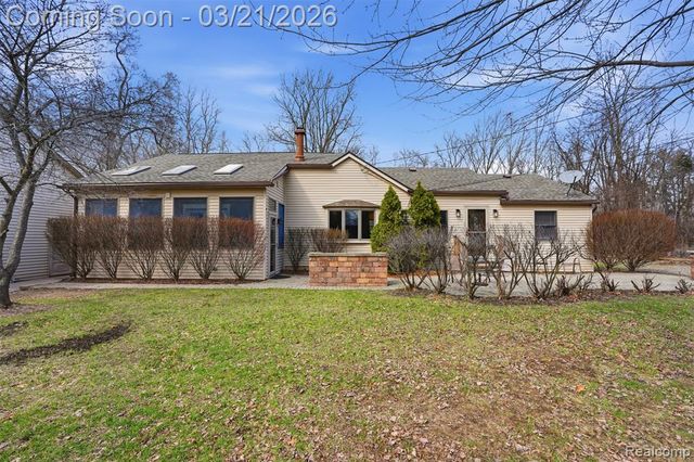 12913 9 Mile Road, South Lyon, MI 48178