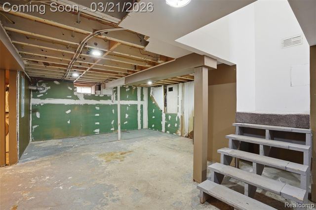 12913 9 Mile Road, South Lyon, MI 48178