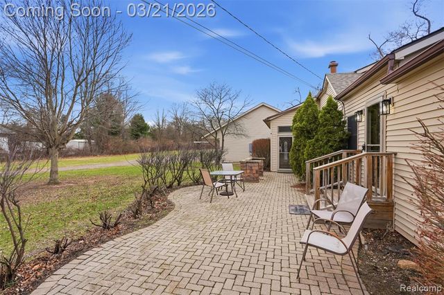 12913 9 Mile Road, South Lyon, MI 48178