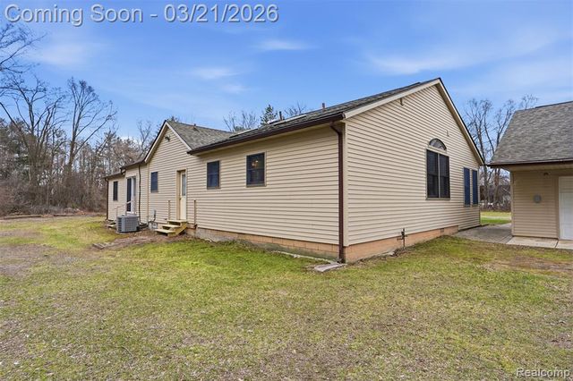 12913 9 Mile Road, South Lyon, MI 48178