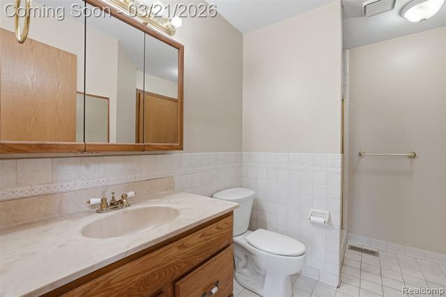 12913 9 Mile Road, South Lyon, MI 48178