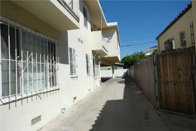 4553 W 17th, Los Angeles, CA 90019