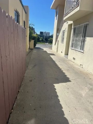 4553 W 17th, Los Angeles, CA 90019