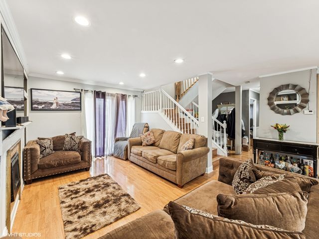 665 Cindy Lane, Wheeling, IL 60090