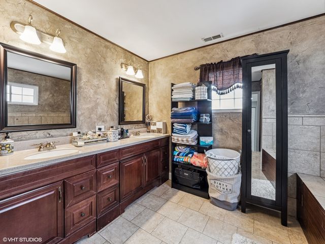 665 Cindy Lane, Wheeling, IL 60090