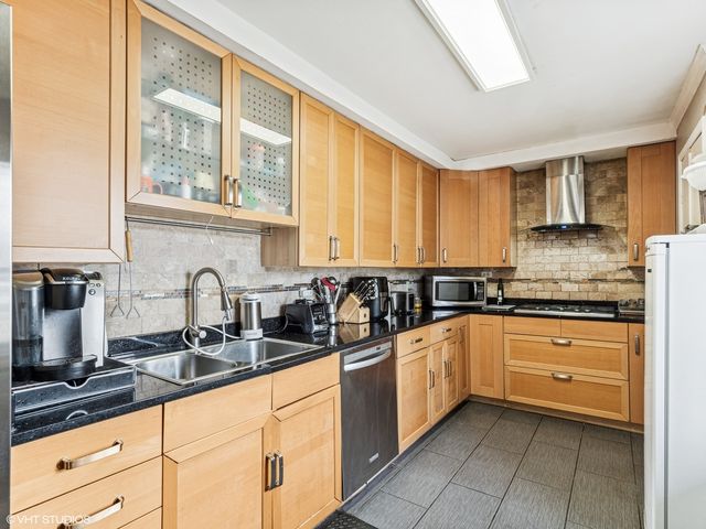 665 Cindy Lane, Wheeling, IL 60090