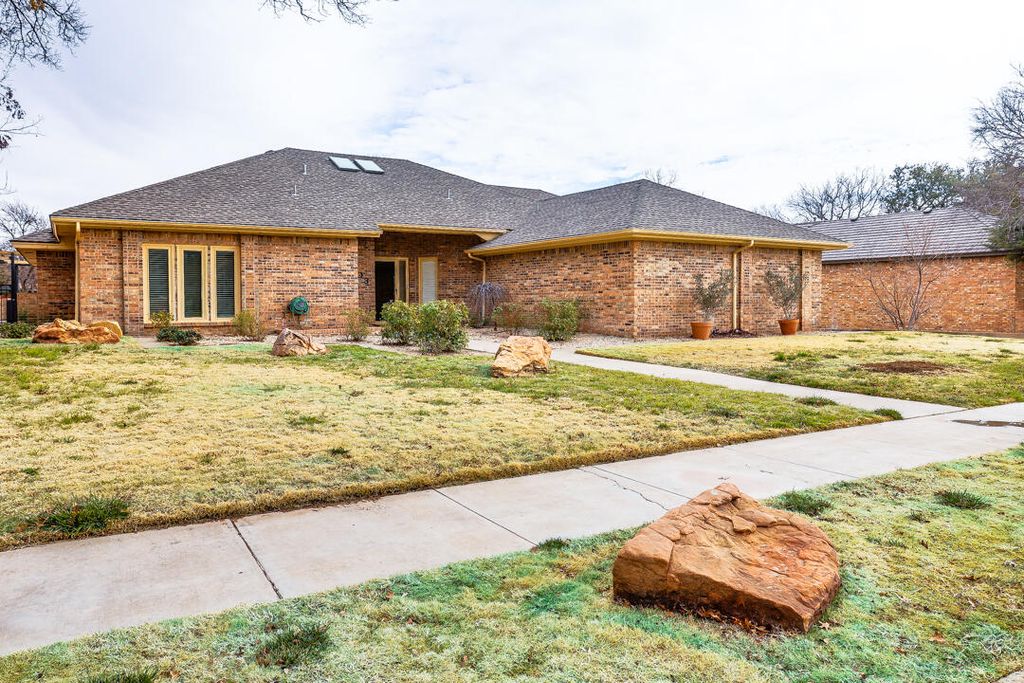 9303 Salisbury Avenue, Lubbock, TX 79424