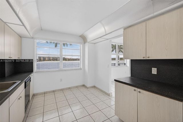 2851 NE 183rd Street 216E, Aventura, FL 33160