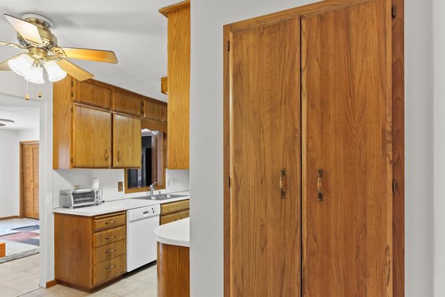 620 13th St NE, Minot, ND 58703