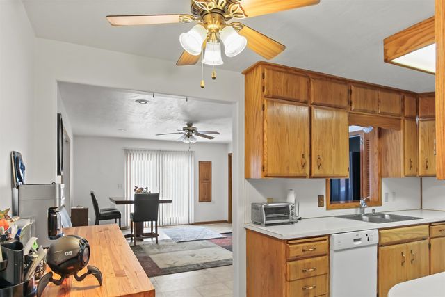 620 13th St NE, Minot, ND 58703