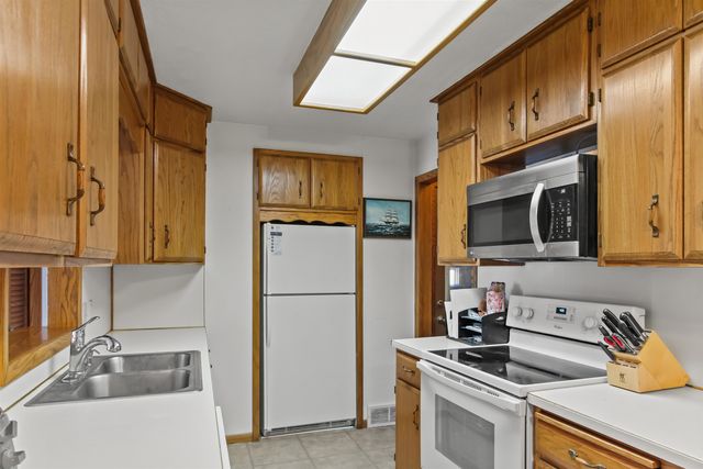 620 13th St NE, Minot, ND 58703