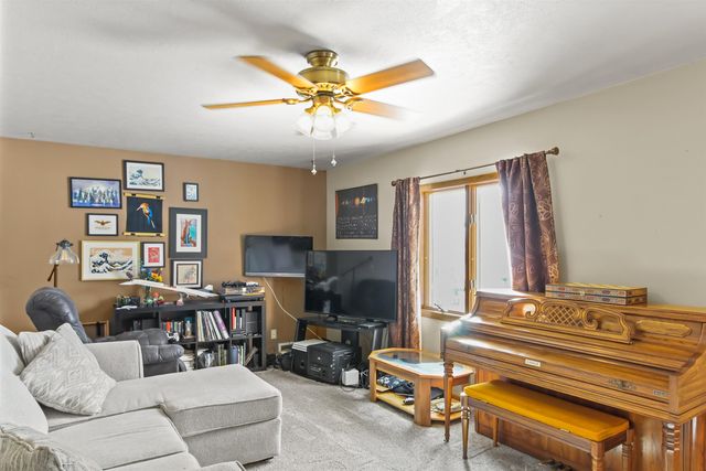 620 13th St NE, Minot, ND 58703