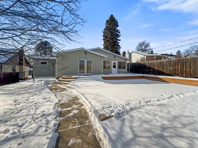 620 13th St NE, Minot, ND 58703