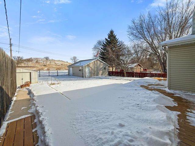 620 13th St NE, Minot, ND 58703