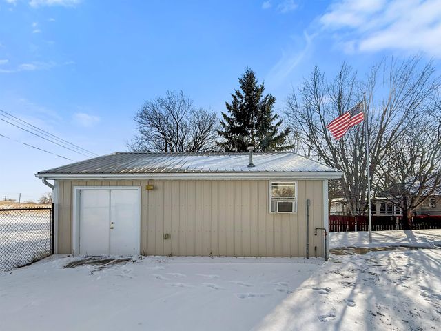 620 13th St NE, Minot, ND 58703