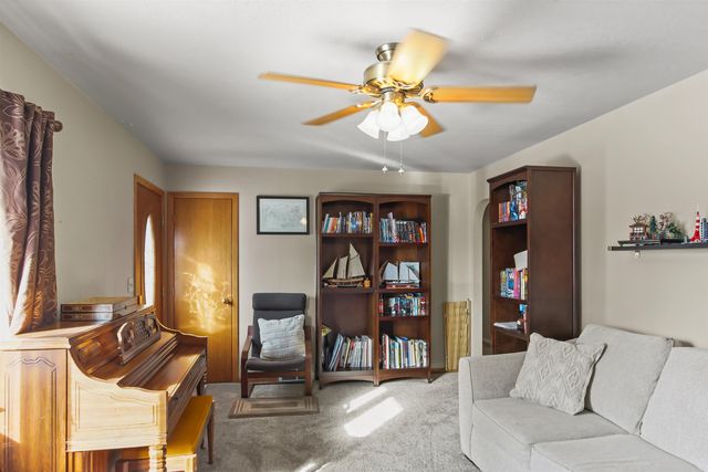 620 13th St NE, Minot, ND 58703