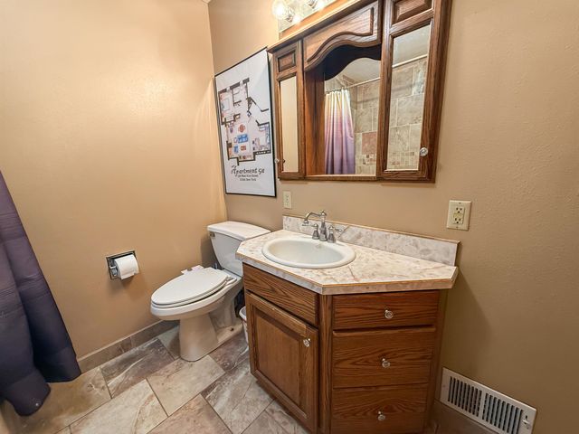 620 13th St NE, Minot, ND 58703