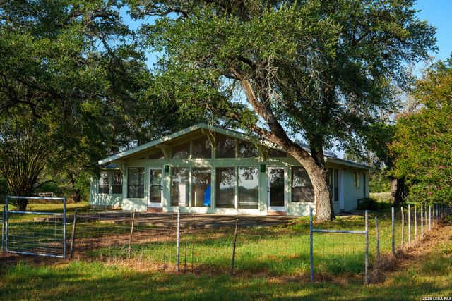 9611 WILKE RD, Kingsbury, TX 78638