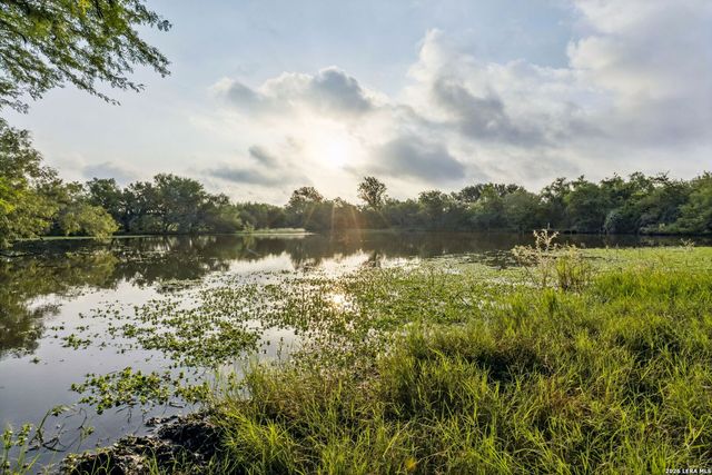 9611 WILKE RD, Kingsbury, TX 78638