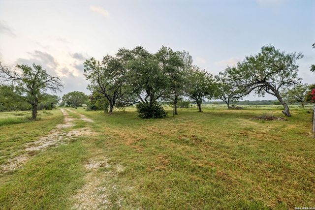 9611 WILKE RD, Kingsbury, TX 78638