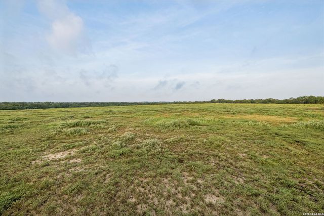 9611 WILKE RD, Kingsbury, TX 78638