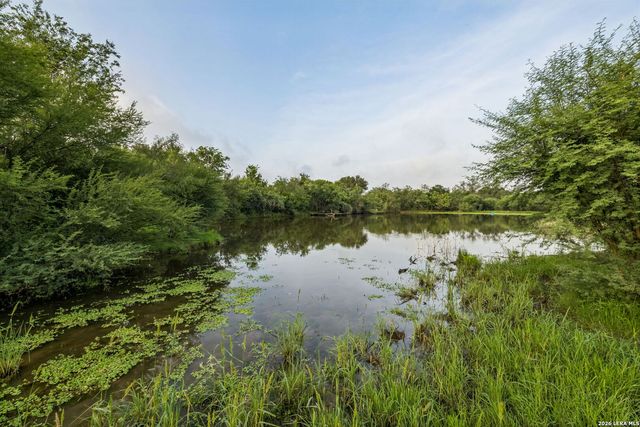 9611 WILKE RD, Kingsbury, TX 78638