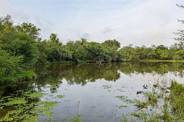 9611 WILKE RD, Kingsbury, TX 78638