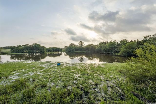 9611 WILKE RD, Kingsbury, TX 78638