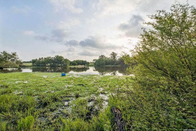 9611 WILKE RD, Kingsbury, TX 78638