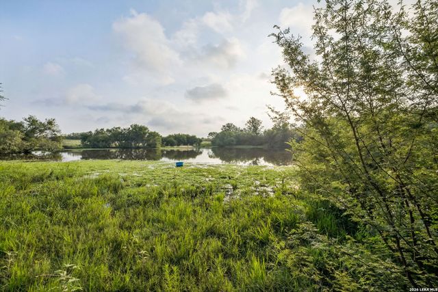 9611 WILKE RD, Kingsbury, TX 78638