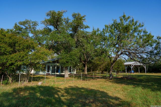 9611 WILKE RD, Kingsbury, TX 78638