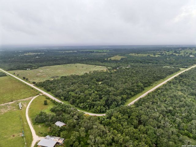 9611 WILKE RD, Kingsbury, TX 78638