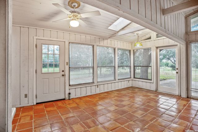 9611 WILKE RD, Kingsbury, TX 78638