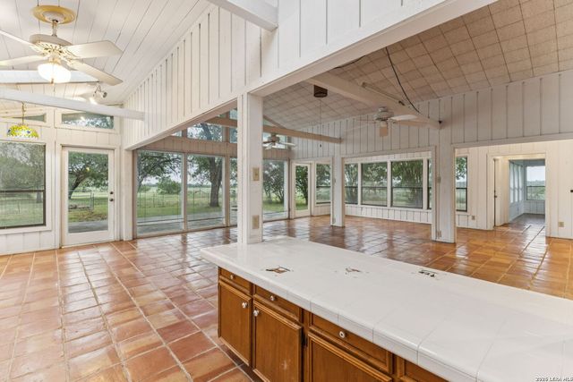 9611 WILKE RD, Kingsbury, TX 78638