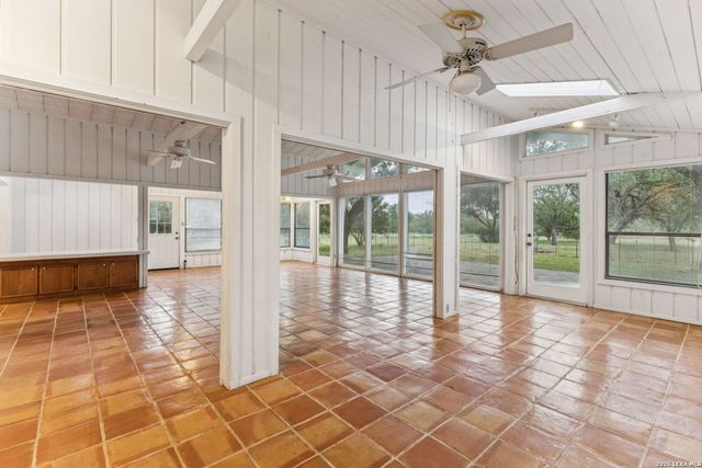 9611 WILKE RD, Kingsbury, TX 78638