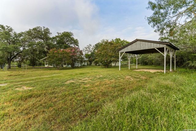 9611 WILKE RD, Kingsbury, TX 78638