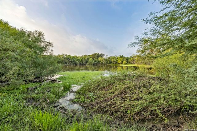 9611 WILKE RD, Kingsbury, TX 78638