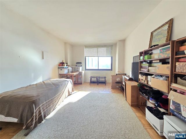 380 Mountain 805, Union City, NJ 07087