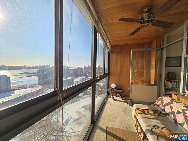 380 Mountain 805, Union City, NJ 07087