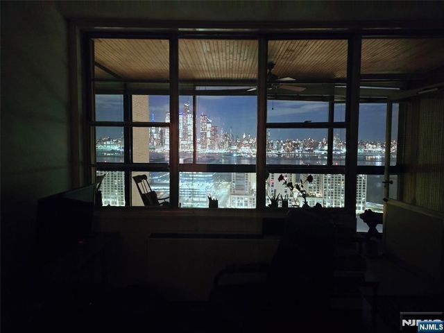 380 Mountain 805, Union City, NJ 07087