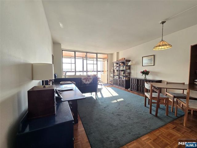 380 Mountain 805, Union City, NJ 07087