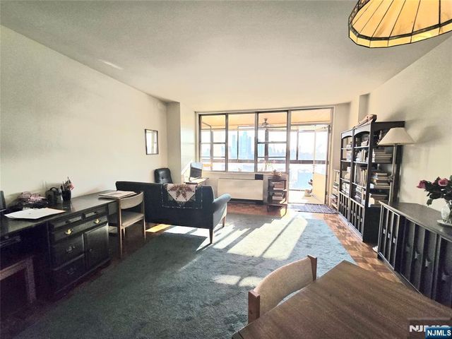 380 Mountain 805, Union City, NJ 07087