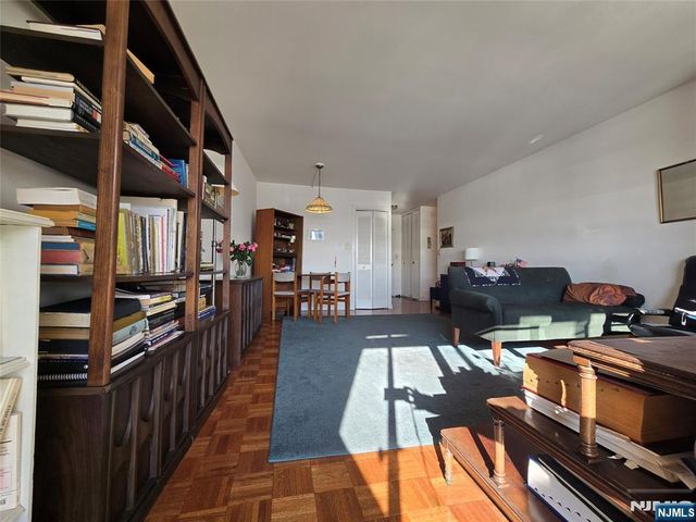 380 Mountain 805, Union City, NJ 07087
