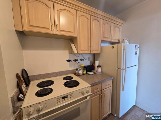 380 Mountain 805, Union City, NJ 07087