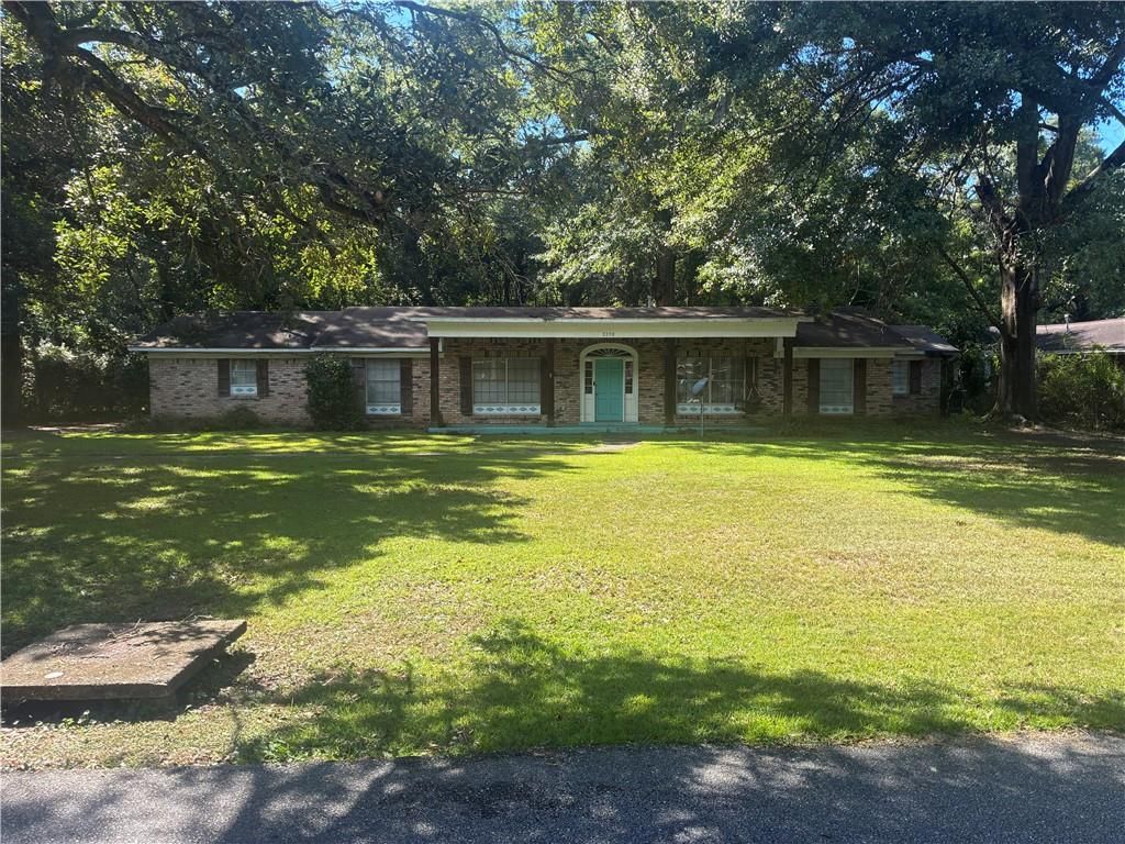 2228 Vaughan Drive E, Mobile, AL 36605