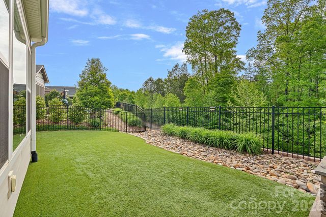 432 Granite Lake Court, Denver, NC 28307